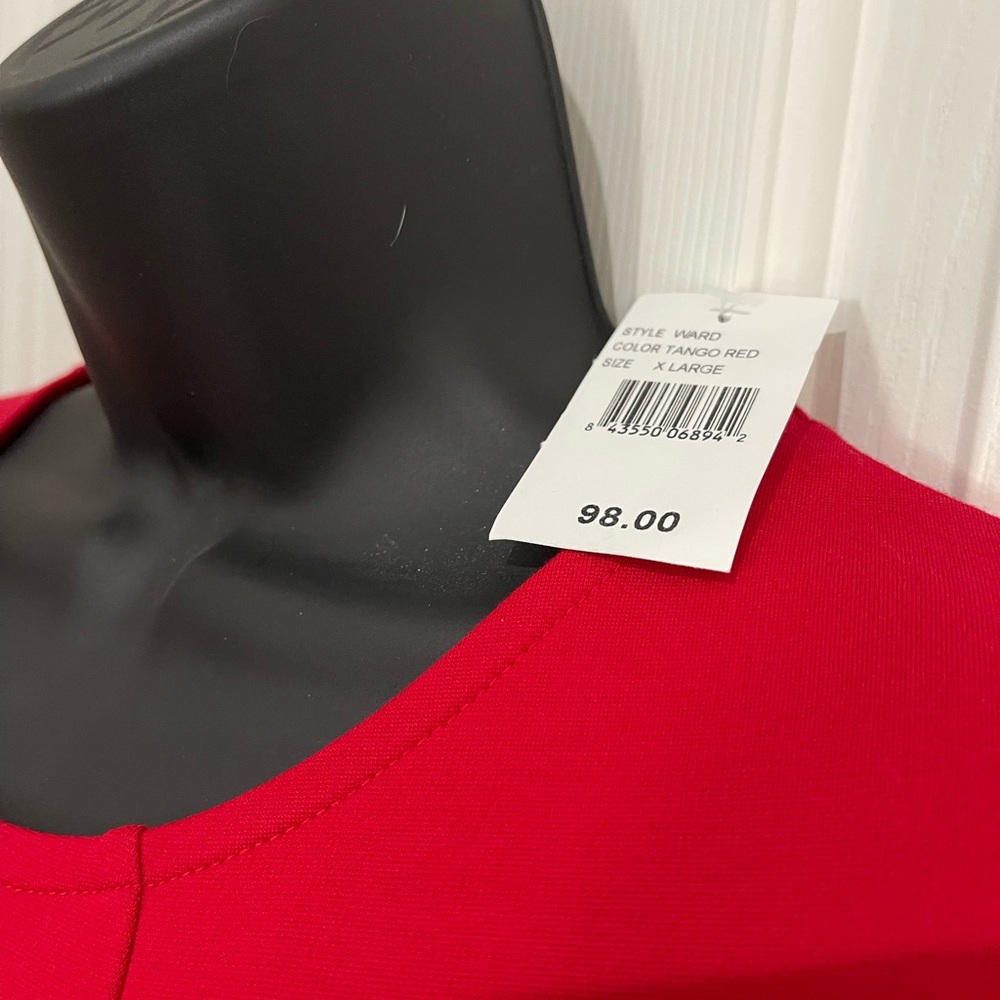 Red 💃🏻 body hugging dress with gold zipper detail